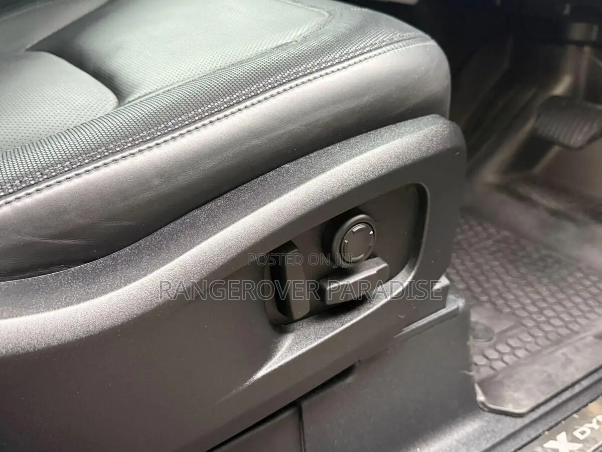 Land Rover Defender X-Dynamic SE 2023 Gray