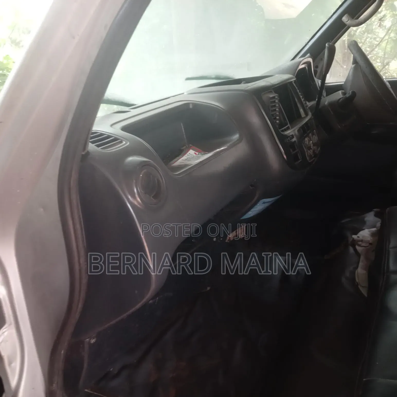 Nissan Caravan (Urvan) 2002 Silver