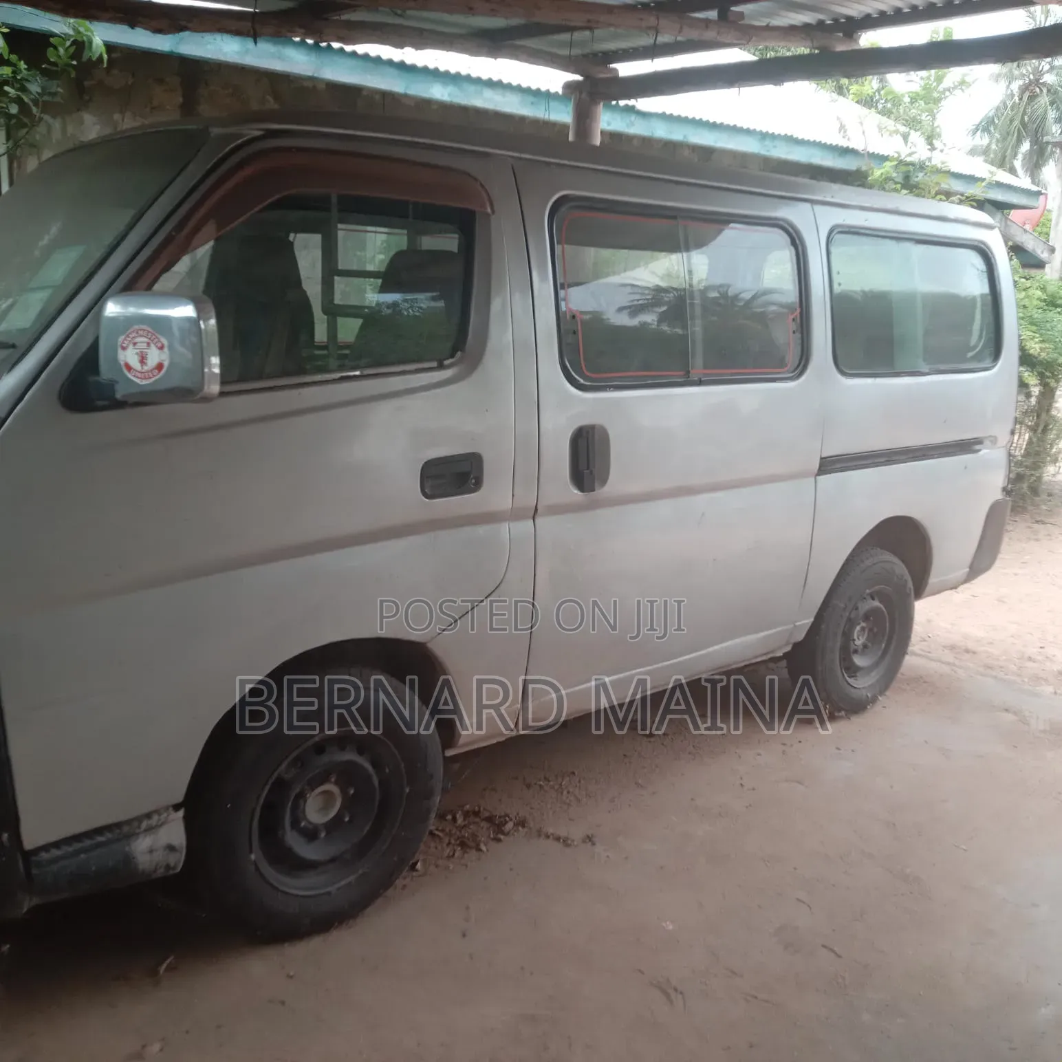 Nissan Caravan (Urvan) 2002 Silver