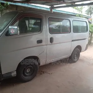Nissan Caravan (Urvan) 2002 Silver