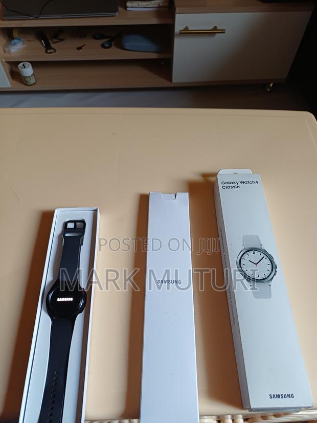 Samsung Smart Watch - thumbnail 2