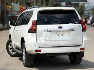 Toyota Land Cruiser Prado 2.7 2019 White