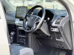 Toyota Land Cruiser Prado 2.7 2019 White
