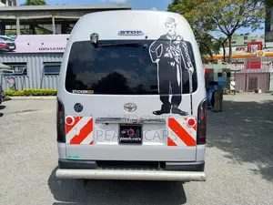 Toyota HiAce 2017 Silver