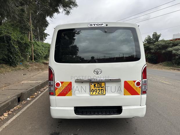 Toyota HiAce 2016 White - thumbnail 3