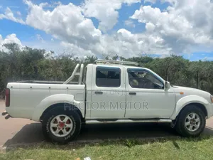 Nissan NP300 2008 White
