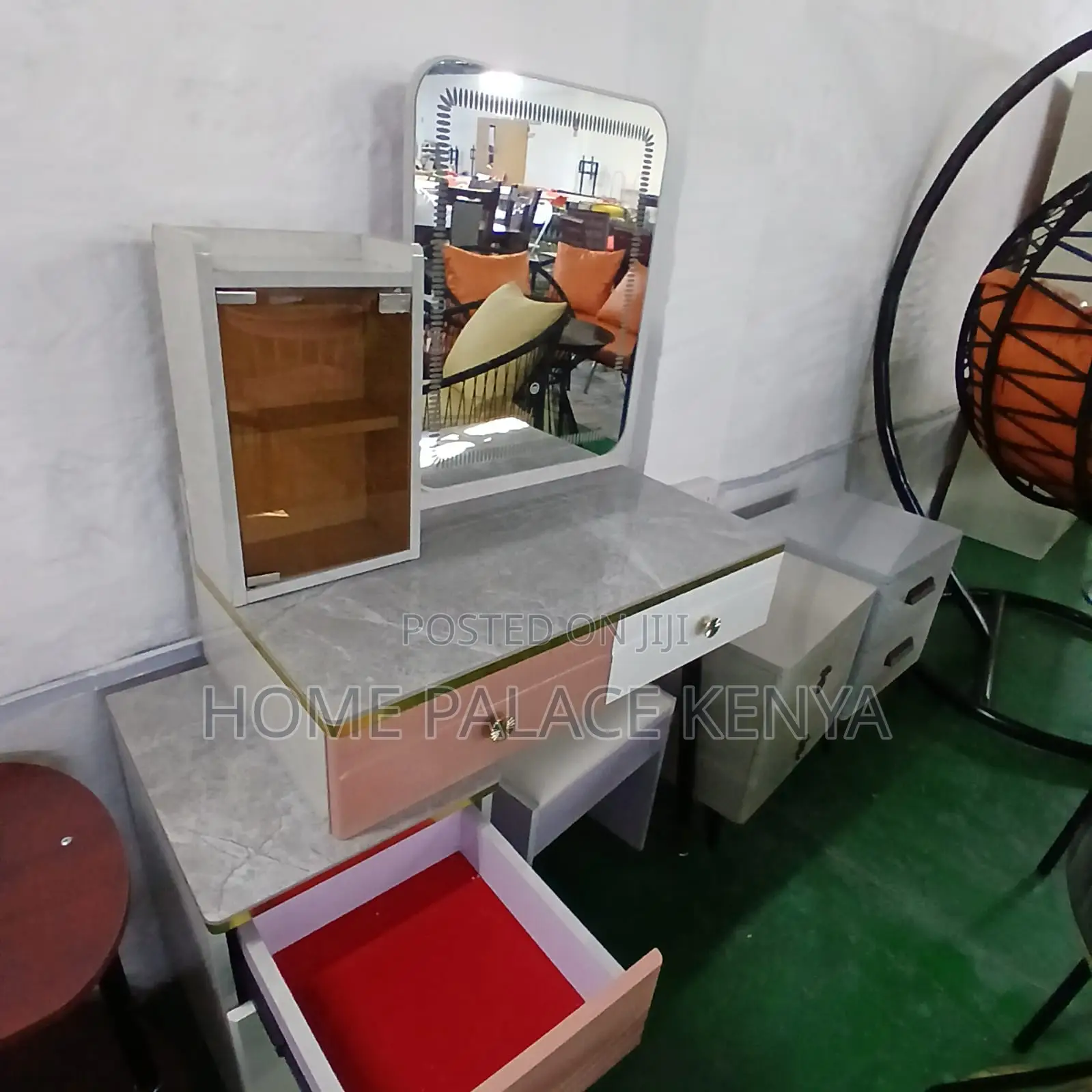 Dressing Table: Pink and Gray Led Vanity Table for Girls