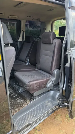 Toyota Voxy 2010 Black