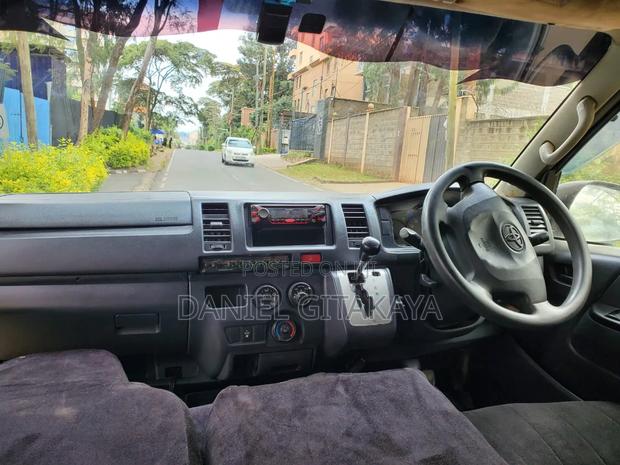 Toyota HiAce 2016 White - thumbnail 10