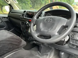Toyota HiAce 2016 White