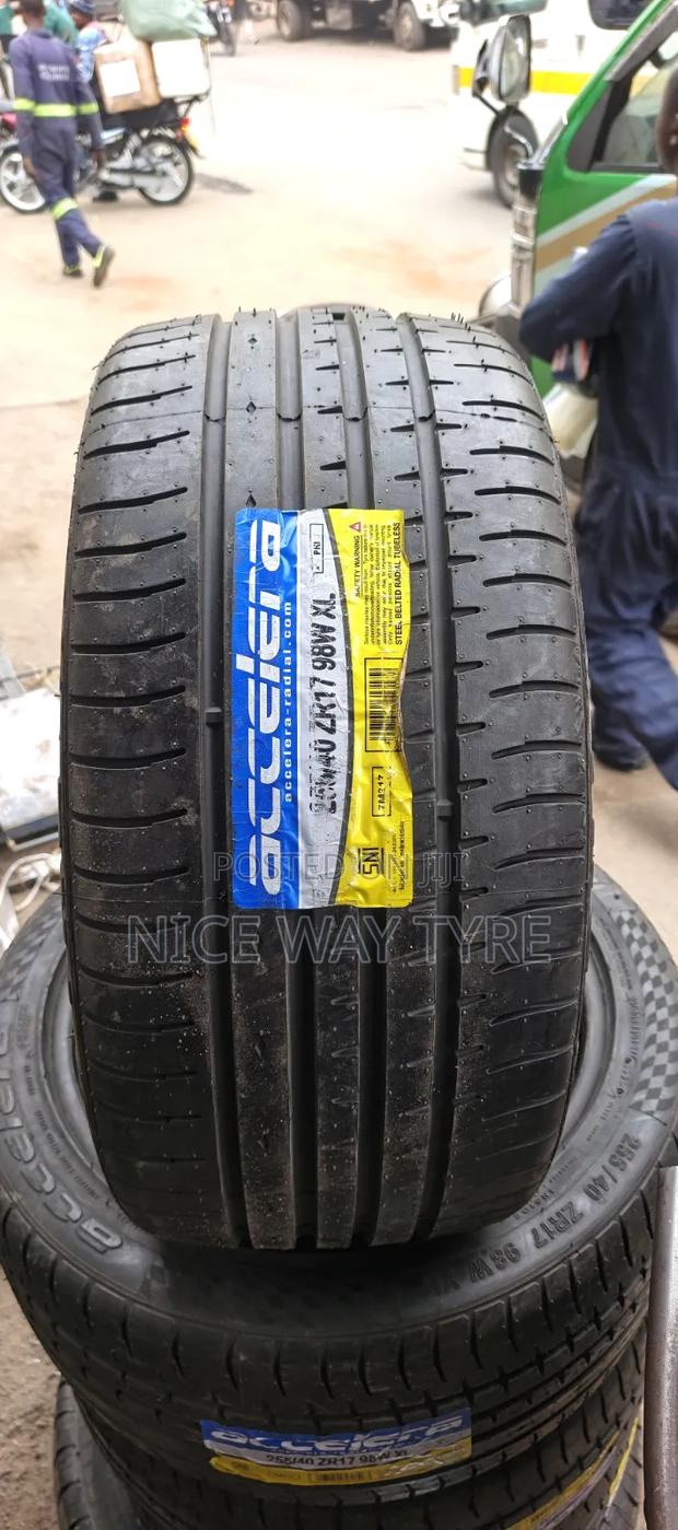 255/40r17 Accelera - main view