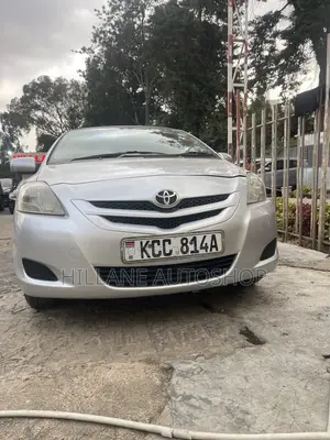 Toyota Belta 2009 Silver