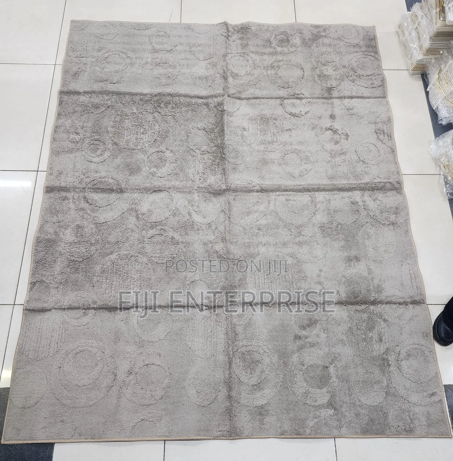 Fancy Carpet – 5×8 | Unique Design | Luxurious Feel