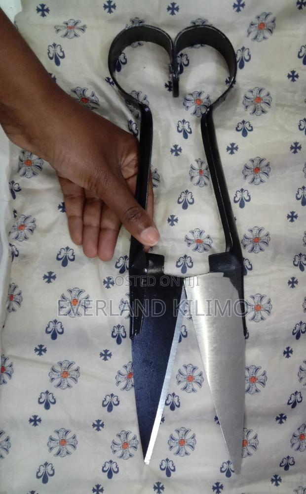 Traditional Manual Sheep Shears - Wide Blade - main view