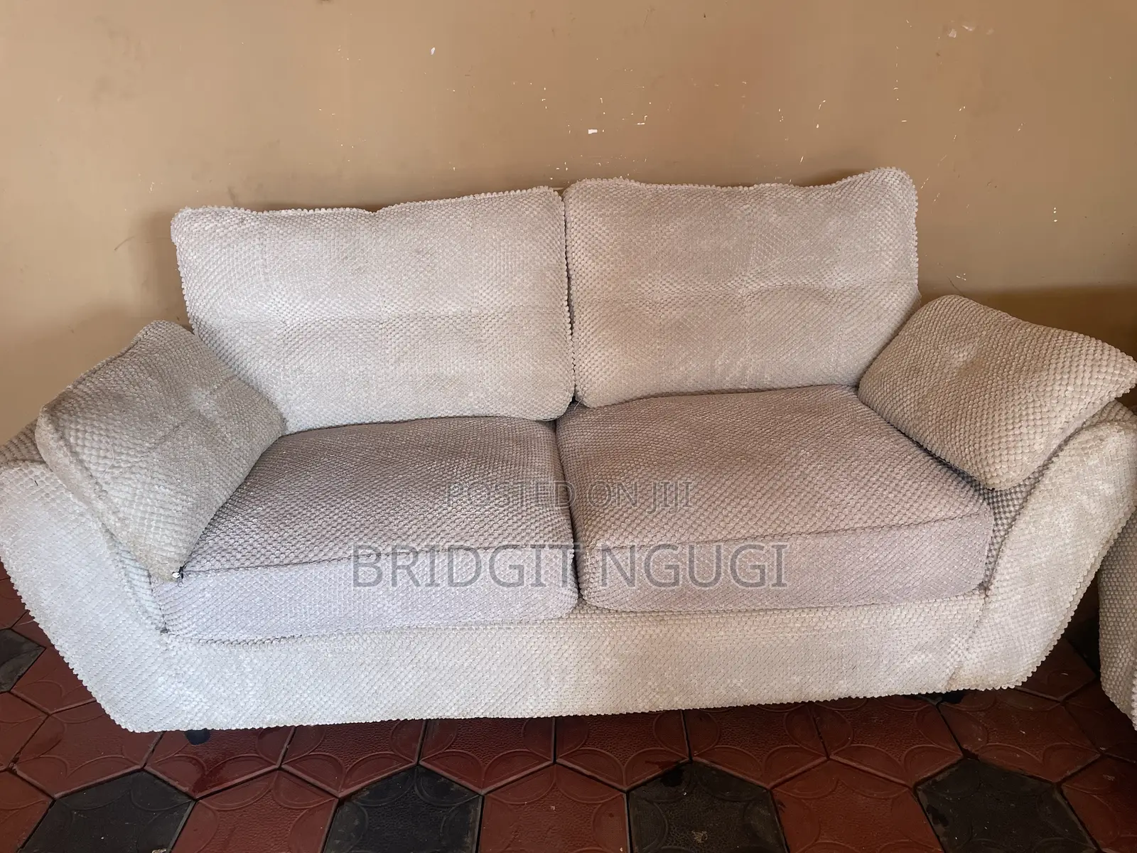 Couch 2 Seaters