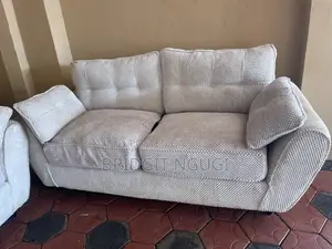 Couch 2 Seaters