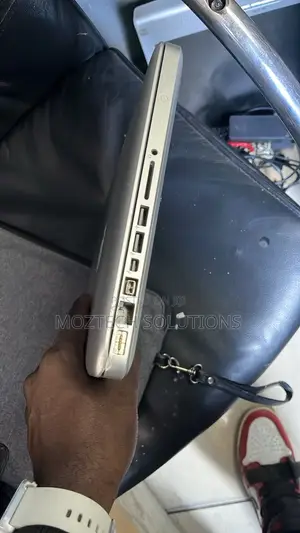 Laptop Apple MacBook Pro 8GB Intel Core i5 SSD 256GB