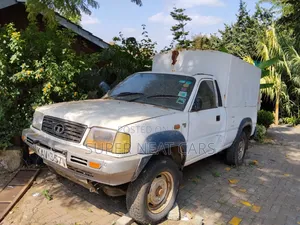 Tata Xenon 2007 White