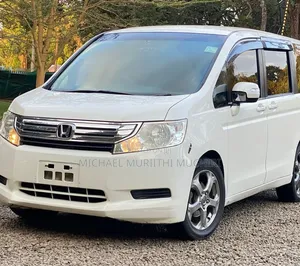 Honda Stepwgn 2012 White