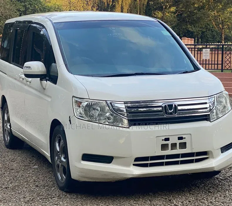 Honda Stepwgn 2012 White