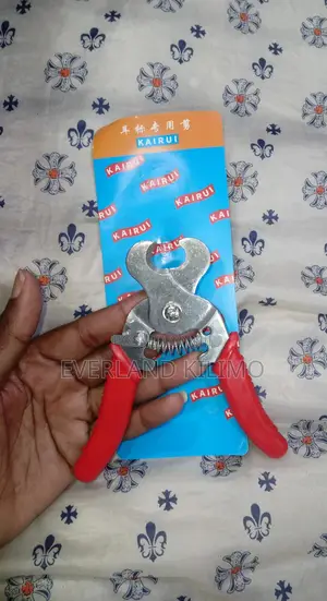 Cattle Sheep Goat Pig Ear Tag Remover - Docker