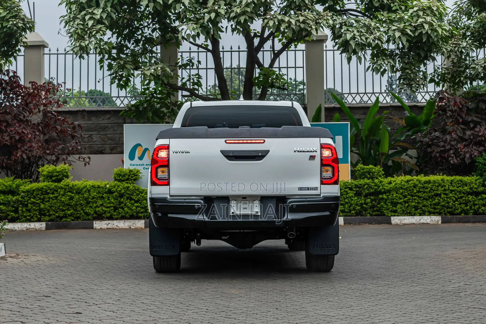 Toyota Hilux 2022 White