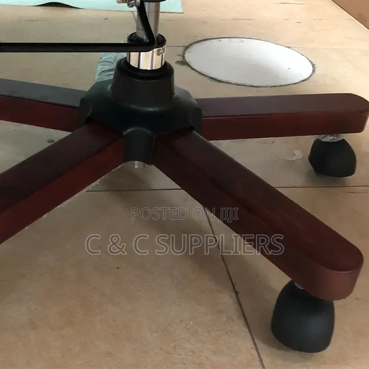 Solid Wood Arm Swivel Boss Desk Chair