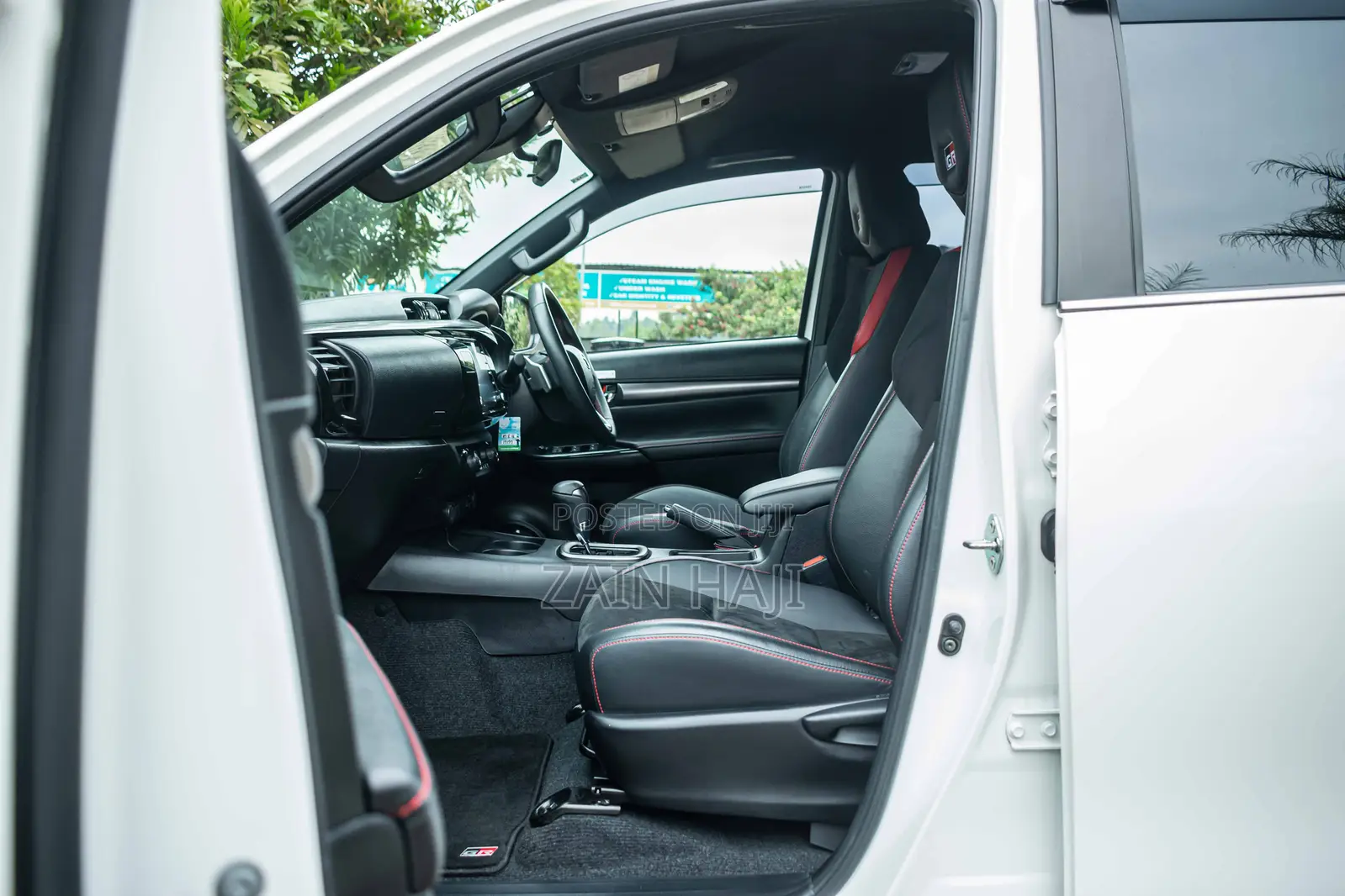 Toyota Hilux 2022 White