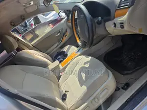 Toyota Premio 2018 Silver