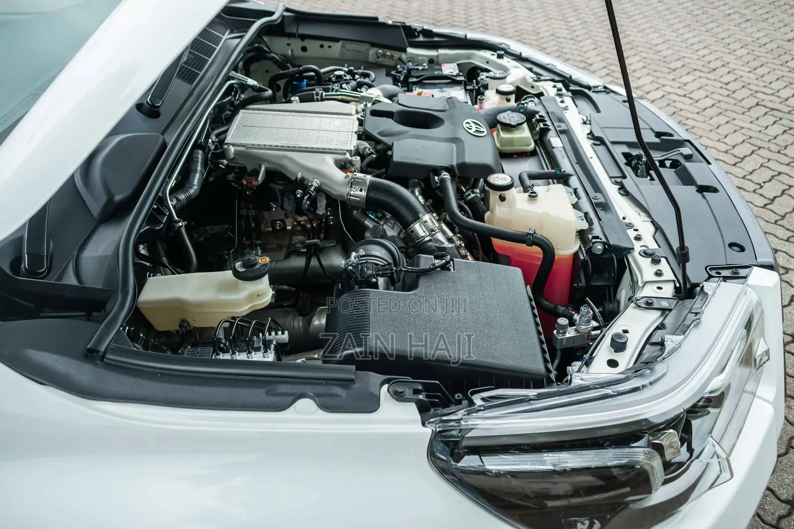 Toyota Hilux 2022 White