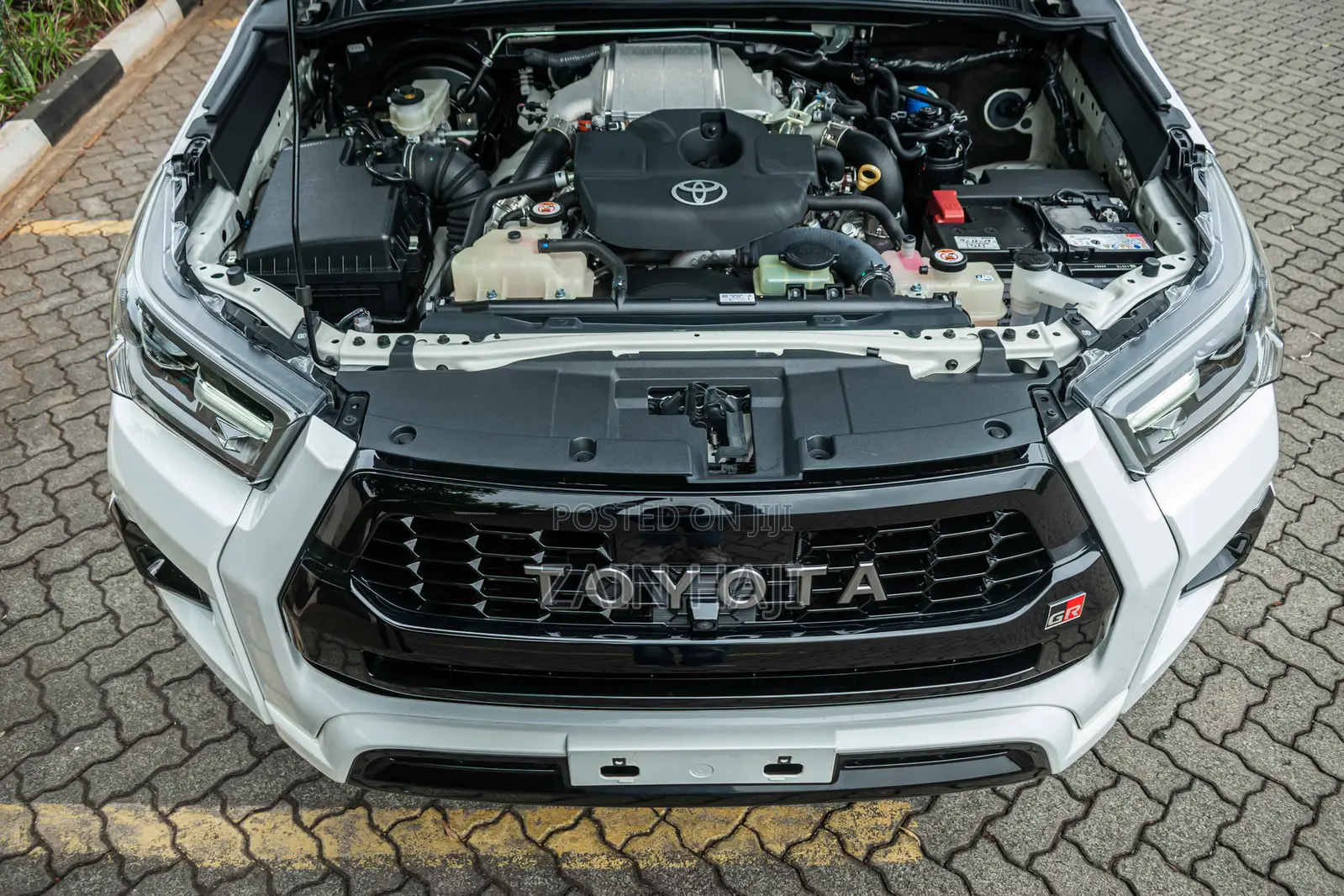 Toyota Hilux 2022 White