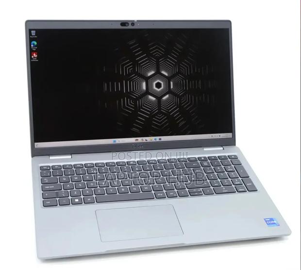 Laptop Dell Precision 3580 16GB Intel Core i7 SSD 512GB