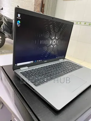 Laptop Dell Precision 3580 16GB Intel Core i7 SSD 512GB