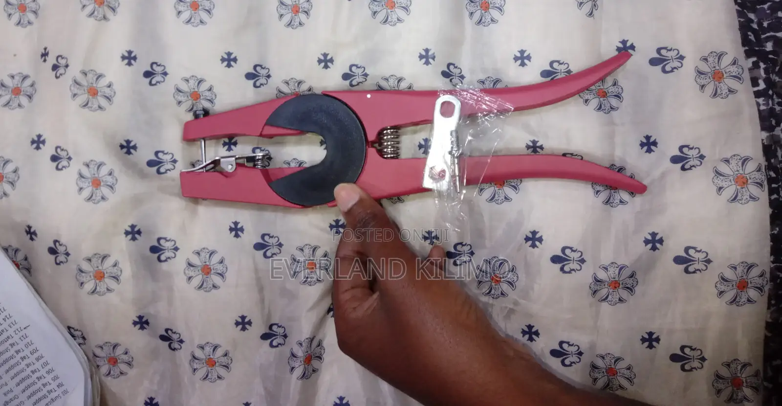 Applicator For Sheeps Ear Tags