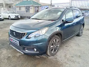 Peugeot 2008 2017 Green