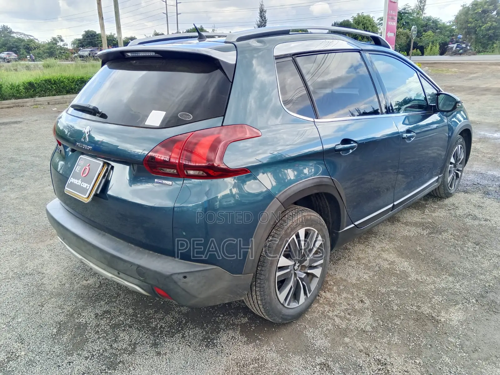Peugeot 2008 2017 Green