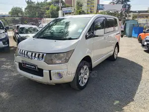 Mitsubishi Delica 2008 White