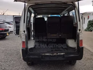 Isuzu Como 2009 White