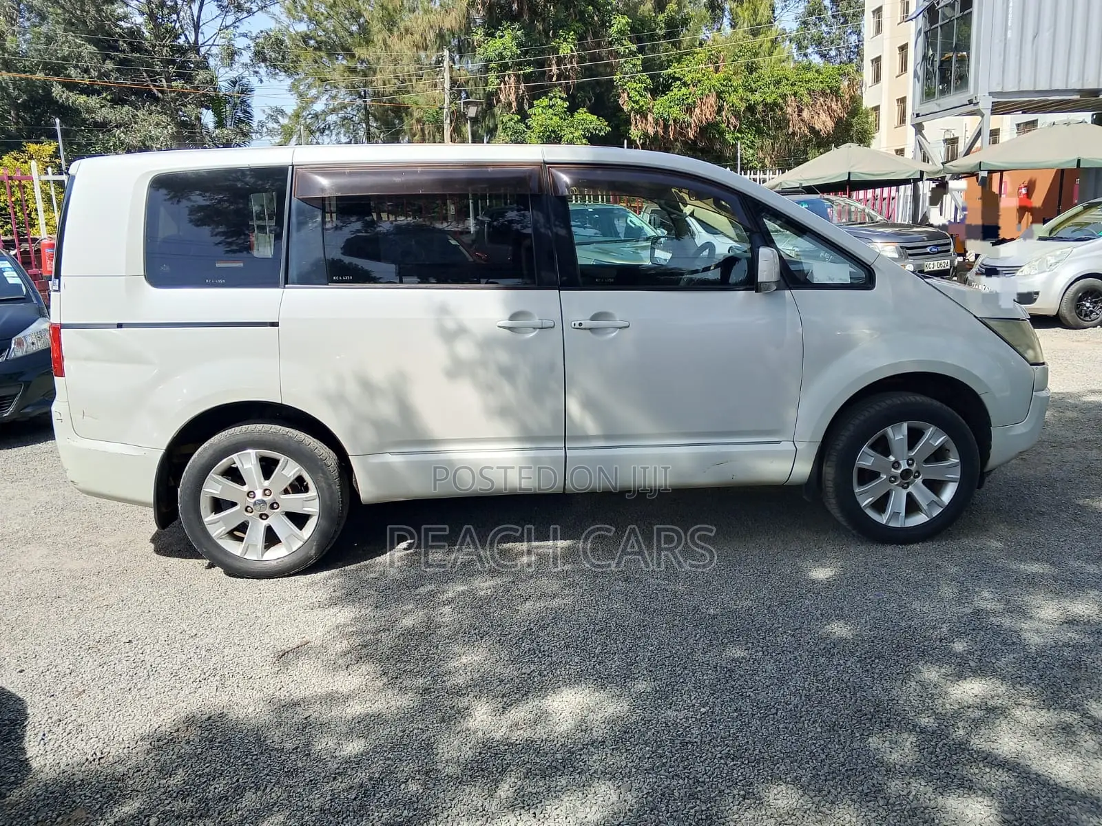 Mitsubishi Delica 2008 White