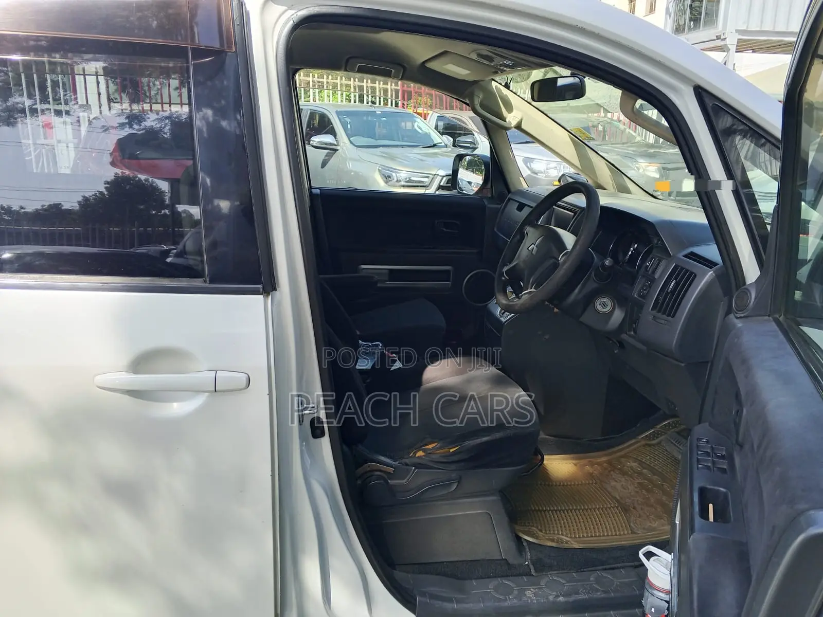 Mitsubishi Delica 2008 White