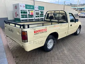 Isuzu Tougher 2005 Beige