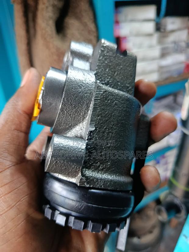 Front Wheel Cylinder Hino