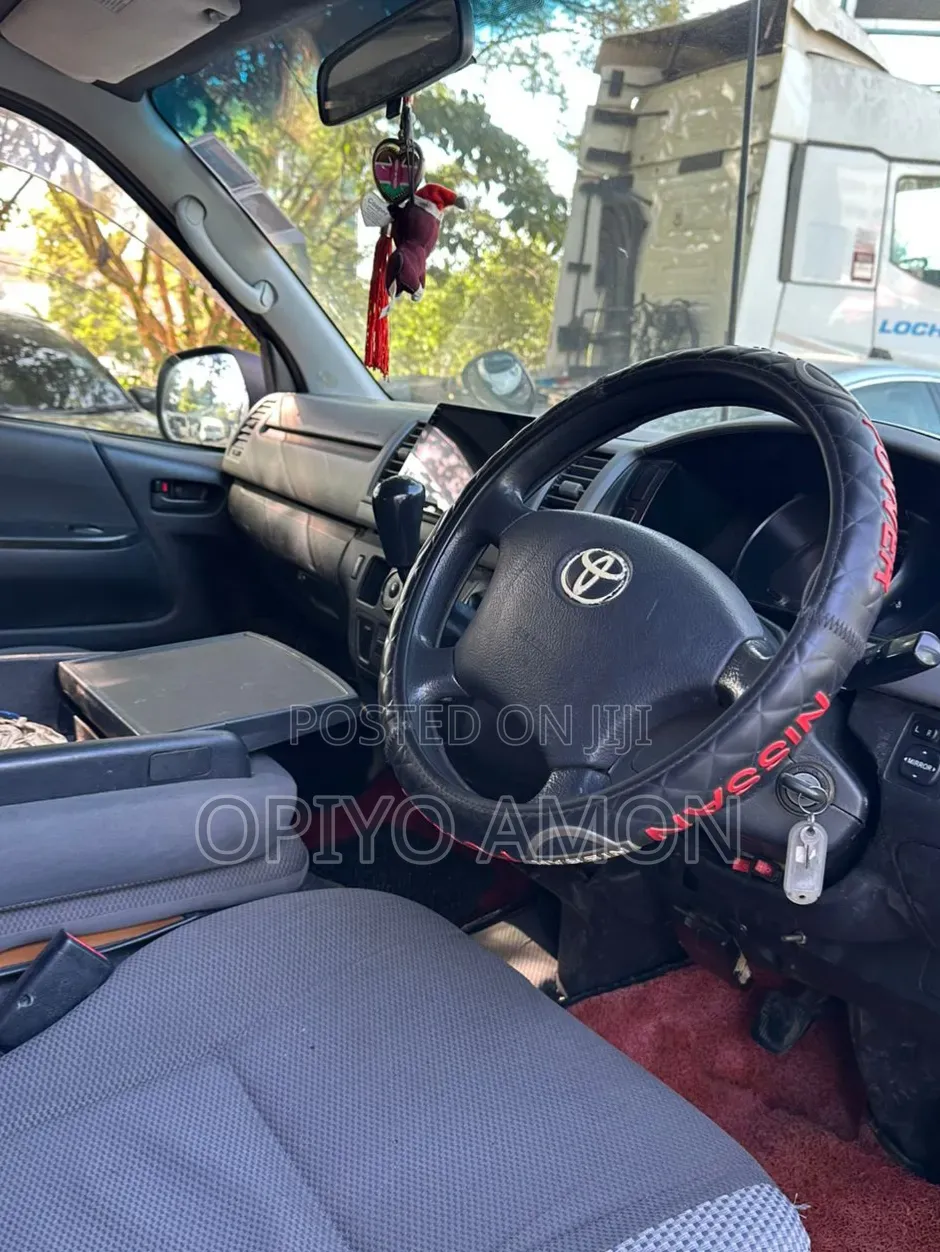 Toyota HiAce 2015 Black