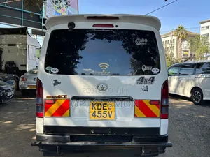 Toyota HiAce 2015 Black