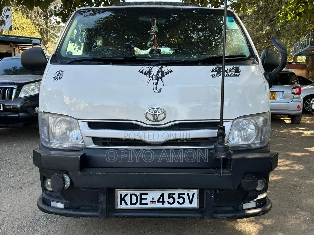 Toyota HiAce 2015 Black