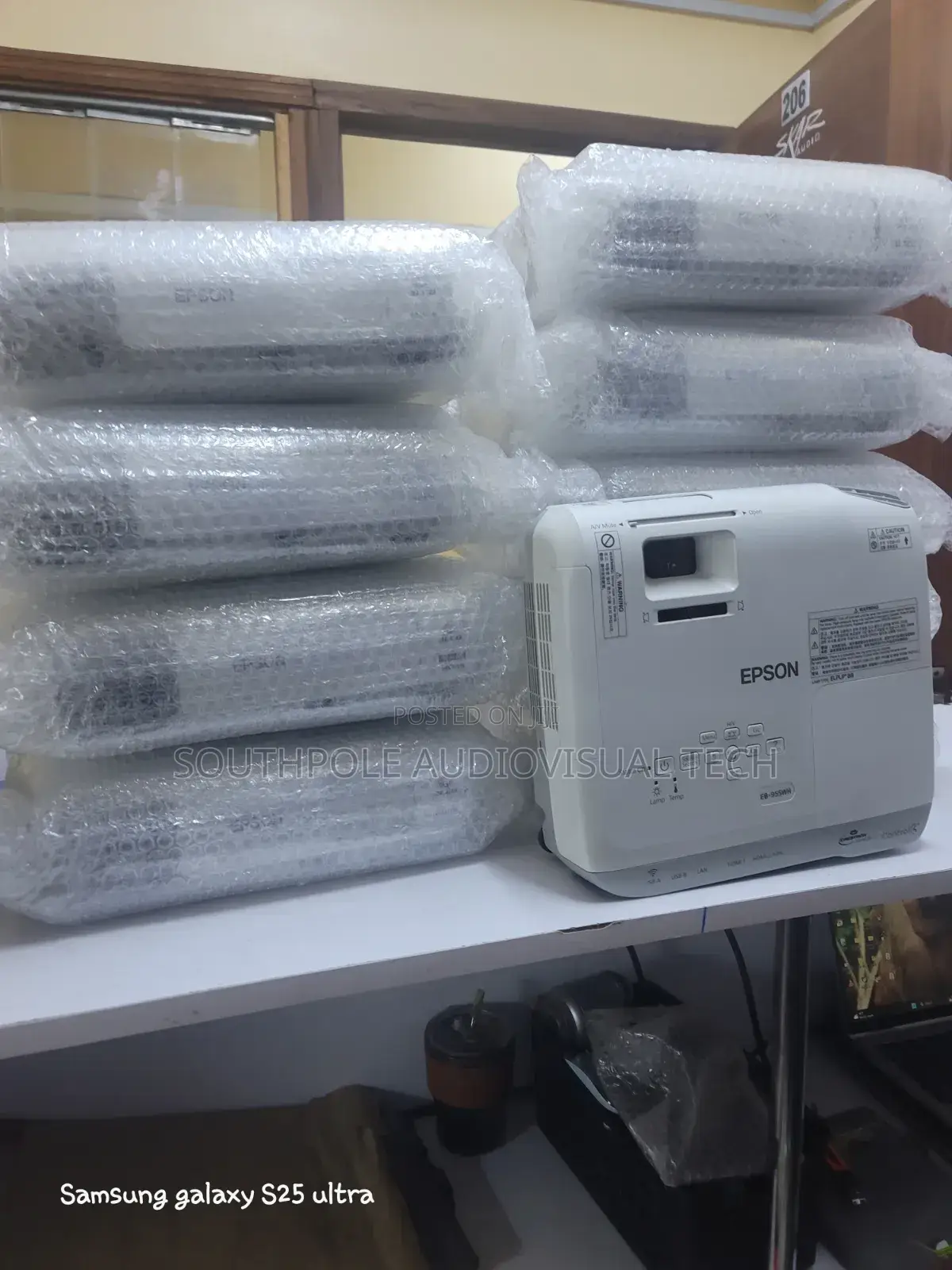 Epson Eb-x05 Projector
