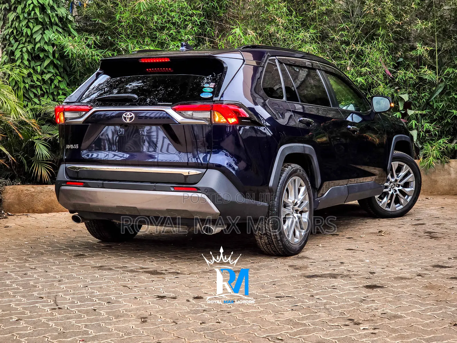 Toyota RAV4 2019 Blue