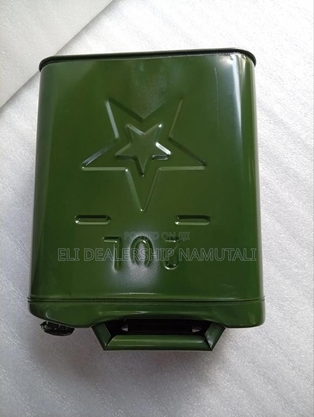 Heavy Gauge Metal Fuel Storage Jerry Can With Carry Handle 20l