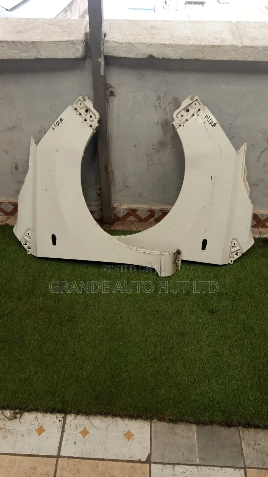 Mira Fender/Wing