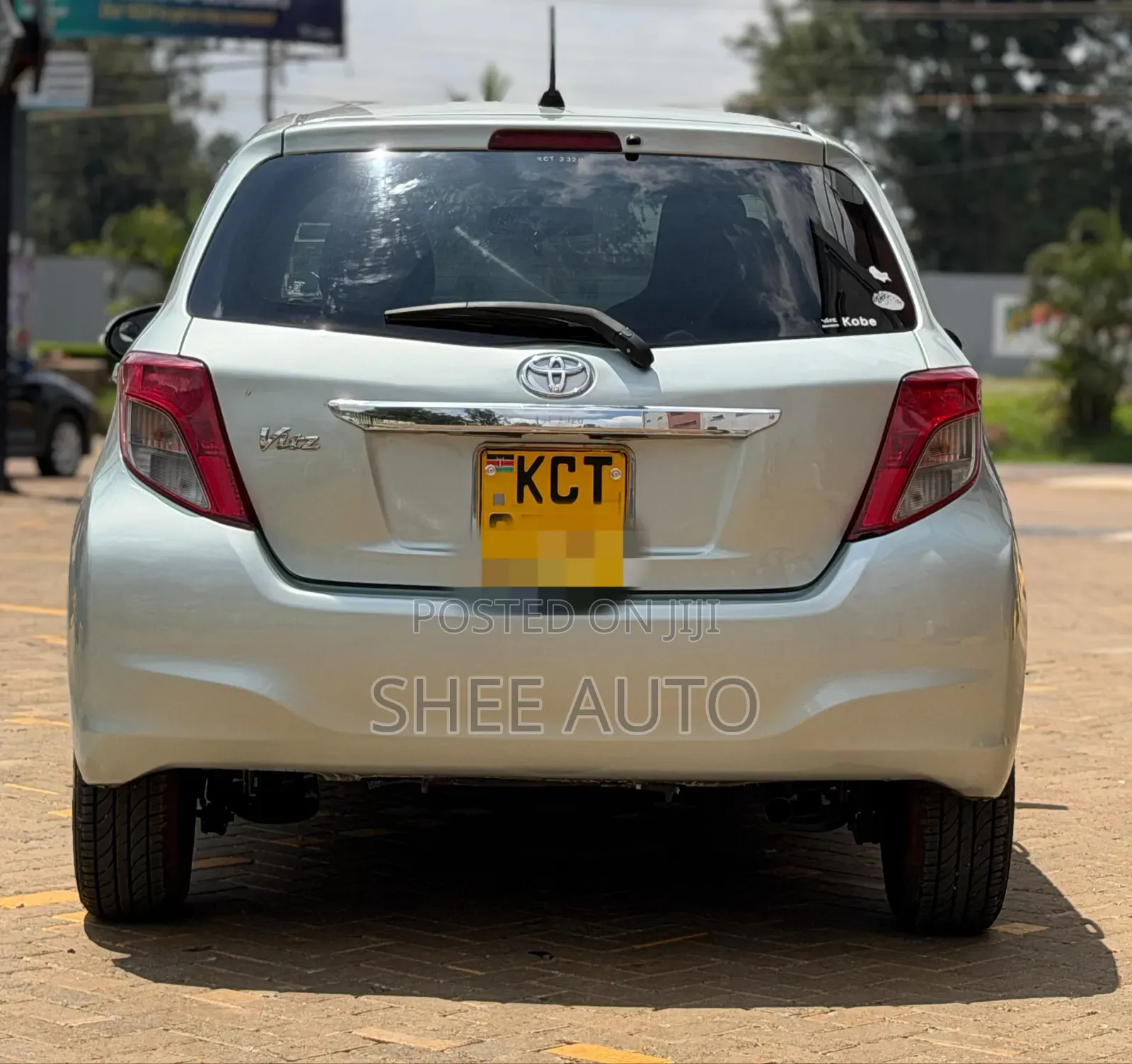 Toyota Vitz 2012 Silver